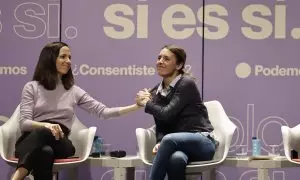 Las ministras de Igualdad, Irene Montero, y la secretaria general de Unidas Podemos, Ione Belarra,  en el acto "¿Consentiste o no? Solo sí es sí" a 5 de febrero de 2023