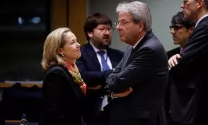 La vicepresidenta del Gobierno de España y ministra de Economía y Transformación Digital, Nadia Calvino, y el comisario europeo de Economía, Paolo Gentiloni, este lunes en Bruselas.