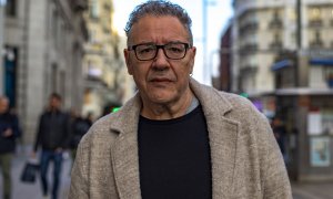 Carlos Goñi, de Revólver, en la Gran Vía de Madrid.