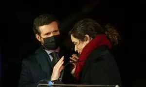 La presidenta de la Comunidad de Madrid, Isabel Díaz Ayuso, y el presidente del Partido Popular, Pablo Casado, en la ofrenda floral por el XXVII aniversario del asesinato por ETA de Gregorio Ordoñez, en los Jardines de Gregorio Ordóñez, a 24 de enero de 2