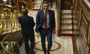 15/02/2023.- El presidente del Gobierno, Pedro Sánchez abandona el hemiciclo durante el pleno del Congreso celebrado este miércoles por la reforma de la ley del solo sí es sí después de que el PSOE y Podemos hayan demostrado su falta de acuerdo en este as