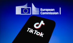 El logo de la Comisión Europea y el de la red sociale Tik Tok