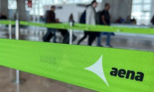 El logo de Aena en el Aeropuerto Adolfo Suarez Barajas de Madrid. REUTERS/Violeta Santos Moura