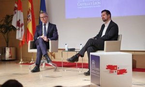 El presidente del Senado, Ánder Gil, y el secretario general del PSOE de Castilla y León, Luis Tudanca, en unas jornadas en las Cortes de Castilla y León este lunes 27 de febrero de 2023.