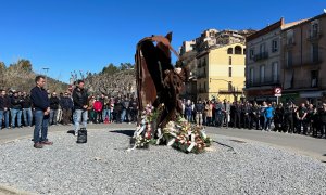 Ofrena floral i minut de silenci aquest divendres davant del Monument al miner de Súria en record a les tres víctimes.