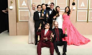 El cast de 'Everywhing everywhere all at once' en los Oscar