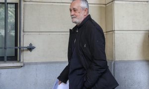 El expresidente de la Junta de Andalucía José Antonio Griñán a la salida de la Audiencia de Sevilla.