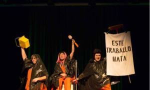 Una escena de la obra de teatro 'As que limpian', de la compañía A Panadaría.