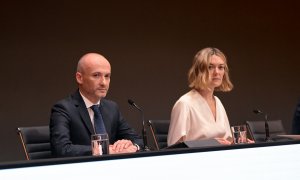 El consejero delegado de Inditex, Óscar García Maceiras, y la presidenta de Inditex, Marta Ortega, en la junta de accionistas de la firma textil, en su sede corporativa en Arteixo (A Coruña). E.P./M. Dylan