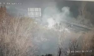 Un autobús escolar se incendia a la altura de La Cabrera, a 16 de marzo de 2023, en Madrid. - 112 Comunidad de Madrid