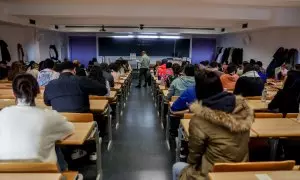 Un grupo de personas en las pruebas de Formación Sanitaria Especializada convocada por el Ministerio de Sanidad en la Facultad de Informática de la Universidad Complutense de Madrid, a 21 de enero de 2023, en Madrid (España).