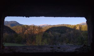 Vista de l'interior d'un búnquer al Parc dels búnquers de Martinet i Montellà