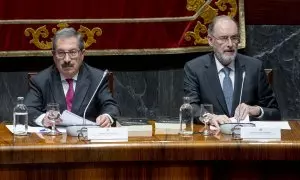 (I-D) El presidente interino del Consejo General del Poder Judicial (CGPJ), Rafael Mozo; el vocal de CGPJ, Álvaro Cuesta Martínez, en la presentación del libro ‘El derecho y la Inteligencia Artificial’ en el Consejo General del Poder Judicial, a 10 de ene