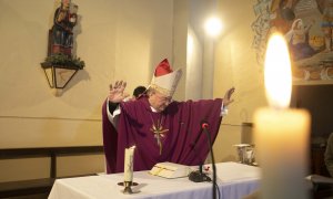 El obispo de Solsona (Lleida), Francesc Conesa, oficia una misa "para pedir la lluvia" en la iglesia de la Mare de Déu del Torrents-Parroquia de Corrà, a 26 de marzo de 2023, en L'Espunyola, Barcelona, Cataluña, (España). La eucaristía se celebra en el Sa