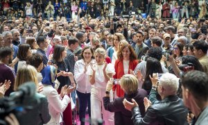 Yolanda Díaz, acompañada de Ada Colau y Mónica García