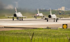 Los aviones taiwaneses, preparados tras anunciar China que realizaría maniobras militares como respuesta a la visita de la presidenta Tsai Ing-wen a EEUU