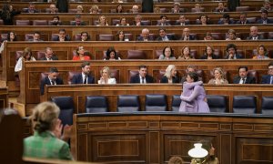 Las ministras de Derechos Sociales e Igualdad, Ione Belarra e Irene Montero, se abrazan en el Congreso tras la intervención de esta última en el debate sobre la reforma de la ley del 'solo sí es sí'