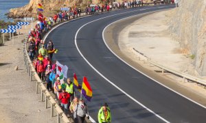 20/04/2023. Decenas de personas recrean el trayecto realizado durante La Desbandá.