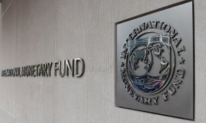 El logo del FMI en su sede en Washington.