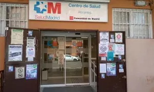 Ayuso condena a un centro de salud de Carabanchel a abrir cada tarde sin ningún médico de los ocho adjudicados