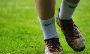 Las zapatillas de una jugadora de fútbol femenino, en una imagen de archivo