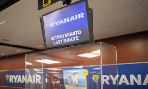 Una pantalla en una ventanilla de Ryanair en el Aeropuerto Josep Tarradellas Barcelona-El Prat.