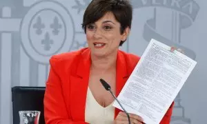 La ministra de Política Territorial y Portavoz del Gobierno, Isabel Rodríguez (c), durante la rueda de prensa posterior a la reunión del Consejo de Ministros, este miércoles en el complejo del Palacio de la Moncloa, en Madrid.