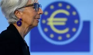 La presidenta del Banco Central Europeo, Christine Lagarde, habla con los reporteros después de la reunión de política monetaria del Consejo de Gobierno, en Frankfurt, el 4 de mayo de 2023.