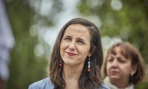 La ministra de Derechos Sociales y Agenda 2030 y secretaria general de Podemos, Ione Belarra, a su llegada a Ourense, el 5 de mayo pasado.