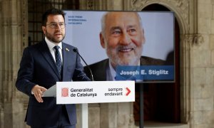 El president de la Generalitat, Pere Aragonès, anunciant el Premi Internacional Catalunya a l'economista Joseph Stiglitz