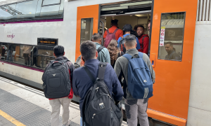 22-5-2023 Usuàris de Rodalies a l'estació de Gavà