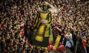 Salt de gegants a la plaça de Sant Pere