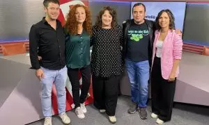 De izquierda a derecha, Sato Díaz, Cristina Fallarás, Virginia Pérez Alonso, David Torres y Marta Nebot, antes del debate.