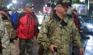 El fundador del grupo ultraderechista Oath Keepers, Stewart Rhodes, durante un mitin de Donald Trump en octubre de 2019 en Minneapolis.