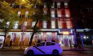 Fachada de la sede del PSOE durante el seguimiento de la jornada electoral, a 28 de mayo de 2023, en Madrid