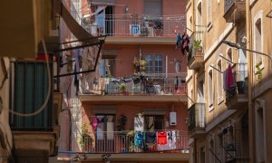 30/05/2023 - Fachada de un edificio de viviendas, a 17 de mayo de 2023, en Barcelona, Cataluña.