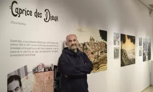 Òscar Sarramia fotografiat a la seva exposició.