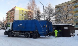 Vehículo de FCC Medio Ambiente para recogida de residuos en Bytom (Polonia).