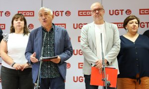 Los secretarios generales de CCOO y UGT, Unai Sordo y Pepe Álvarez, junto a otras dirigentes sindicales durante la rueda de prensa ofrecida este miércoles.