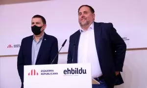 El president d'ERC, Oriol Junqueras, i el coordinador general d'EH Bildu, Arnaldo Otegi, durant una roda de premsa a la seu d'ERC.