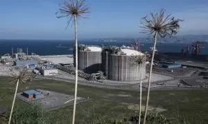 Vistas de la planta regasificadora de El Musel-Enagás, en Gijón, Asturias (España).