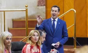 El presidente de la Junta de Andalucía, Juan Manuel Moreno Bonilla, en el Parlamento.