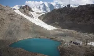 Vista de la estación de esquí de Diavolezza sin apenas nieve, cerca de la estación alpina de Pontresina, Suiza.