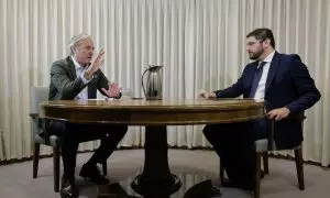 Los candidatos del PP y VOX a la Presidencia del Gobierno de Aragón, Jorge Azcón (i) y Alejandro Nolasco (d), respectivamente, mantienen una reunión en la sala del Torreón del Palacio de la Aljafería, a 13 de junio de 2023, en Zaragoza, Aragón (España).