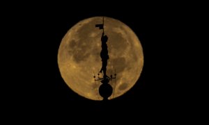 Foto de archivo, superluna de noviembre en Sevilla.