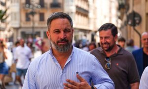 El presidente de Vox, Santiago Abascal, a su llegada a un mitin en la plaza mayor de Salamanca, a 29 de junio de 2023, en Salamanca.