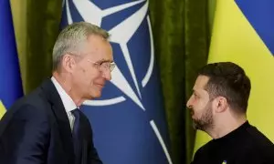 Imagen de archivo del secretario general de la OTAN, Jens Stoltenberg, y el presidente de Ucrania, Volodimir Zelenski, en una conferencia de prensa conjunta, a 20 de abril de 2023.