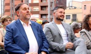 El president d'ERC, Oriol Junqueras, amb el cap de llista al 23-J, Gabriel Rufián, durant el primer míting de la campanya.