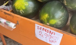 Un puesto con sandías en Madrid, a 19 de julio de 2023.