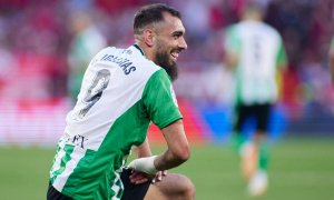 El delantero Borja Iglesias durante un partido con el Betis, a 21 de mayo de 2023.